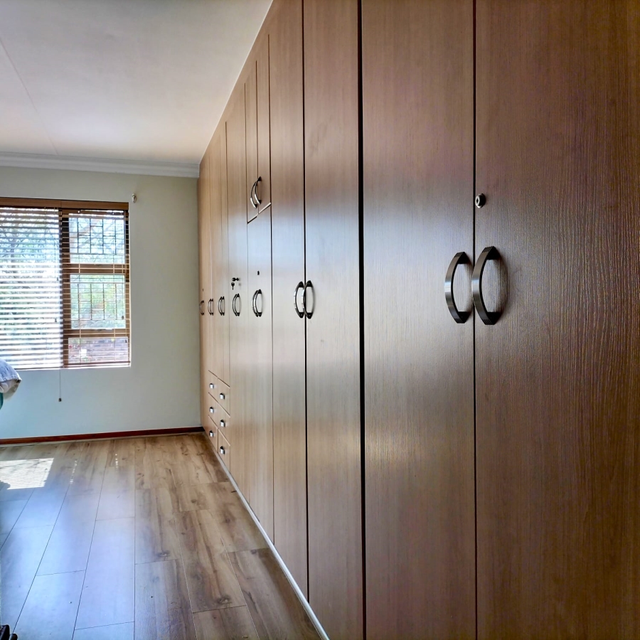 3 Bedroom Property for Sale in Fraaiuitsig Western Cape